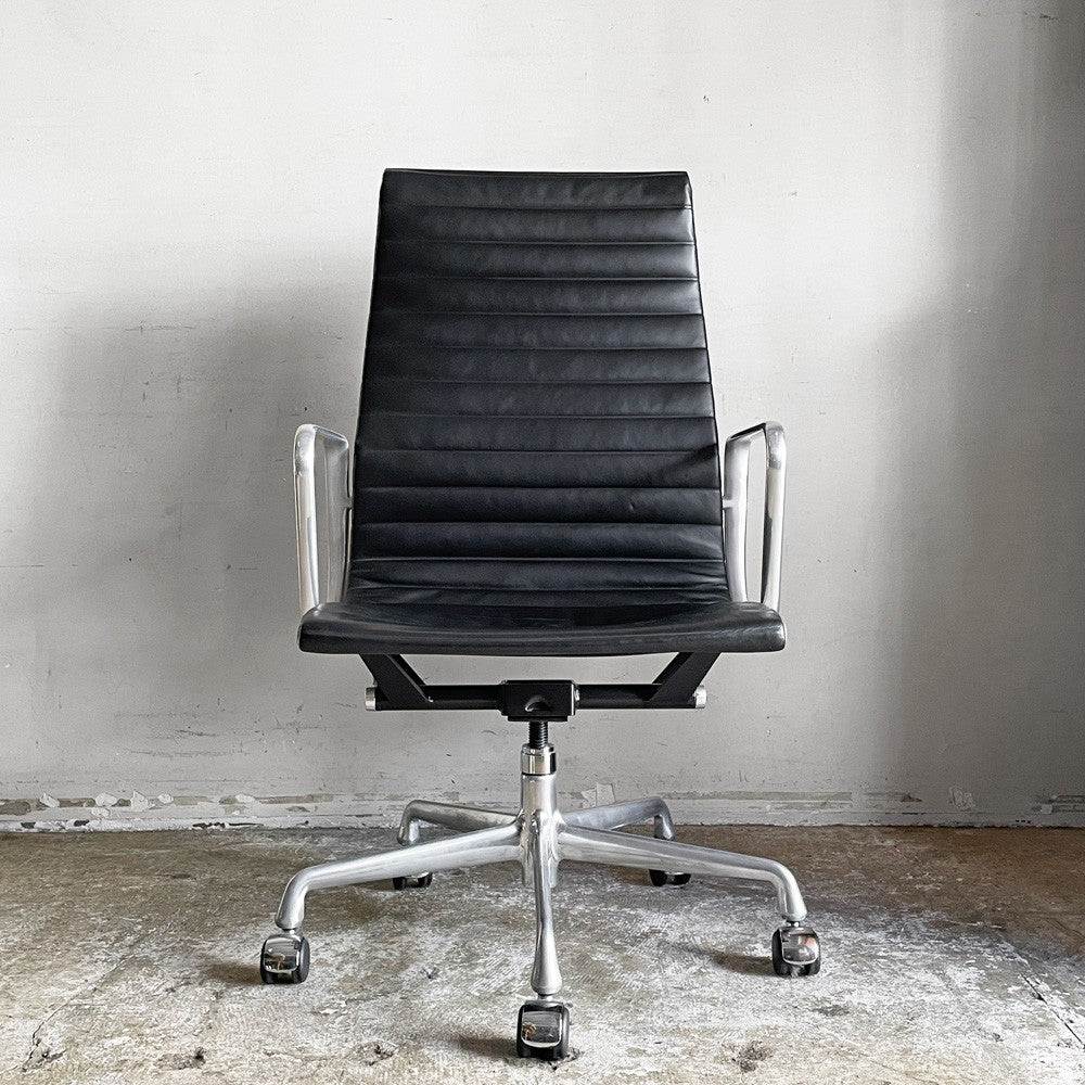 ハーマンミラー Herman Miller アルミナムグループ エグゼクティブチェア ハイバック レザーシート 本革 ブラック 5本脚 C&Rイームズ ミッドセンチュリー ■