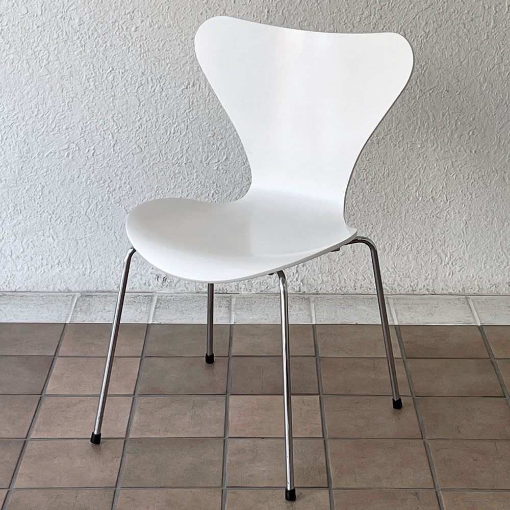 フリッツハンセン Fritz Hansen 3107 セブンチェア ラッカー仕上げ ホワイト スタッキング アルネ・ヤコブセン デンマーク 北欧家具 A ◇