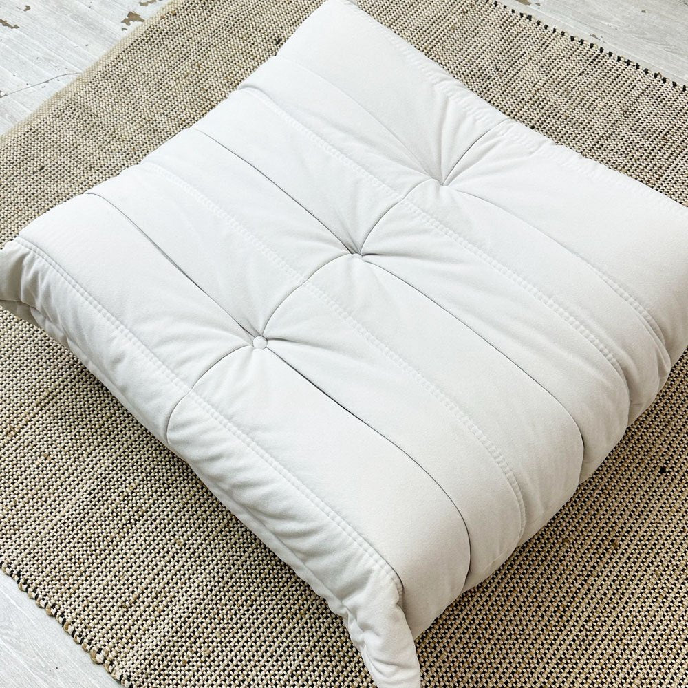 リーンロゼ ligne roset トーゴ パフ オットマン フランス家具 ウルトラスエード ホワイト ミッシェルデュカロワ Michel Ducaroy ●