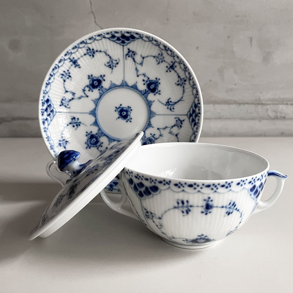 ロイヤルコペンハーゲン ROYAL COPENHAGEN ブルーフルーテッド ハーフレース スープカップ&ソーサー 陶器 北欧食器 廃番 箱付き 未使用 D ♪