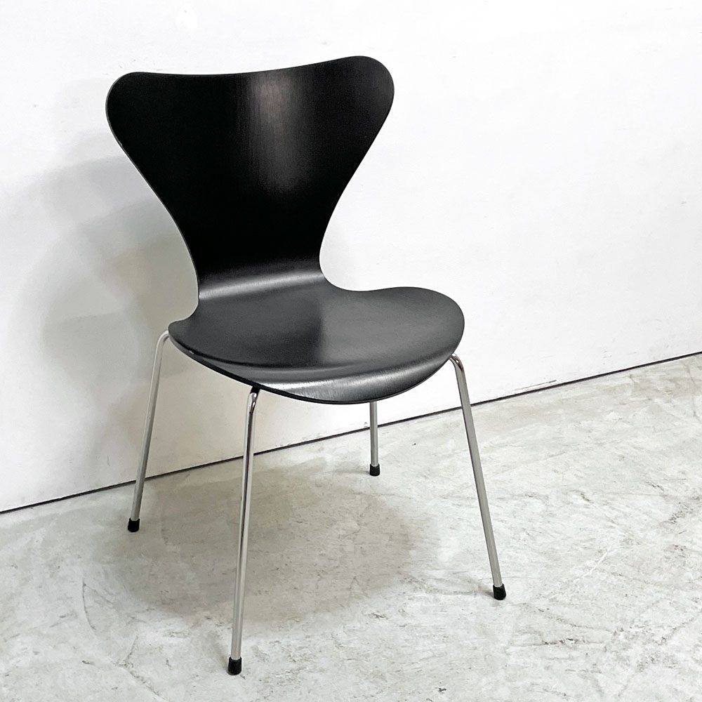 フリッツハンセン Fritz Hansen セブンチェア ダイニングチェア カラードアッシュ ブラック アルネ・ヤコブセン 北欧 デンマーク 定価￥76,780- B ●