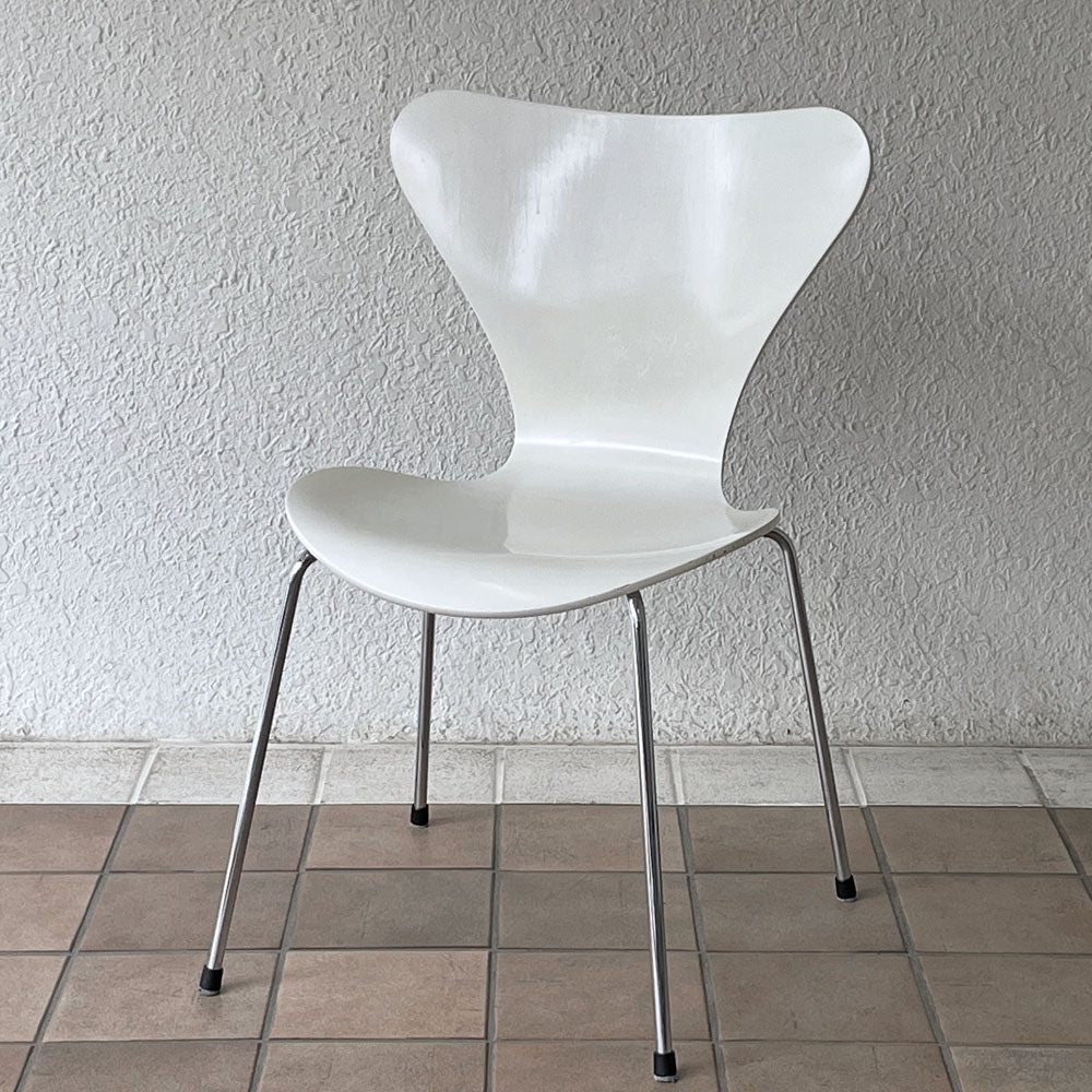 フリッツハンセン Fritz Hansen 3107 セブンチェア ラッカー ホワイト スタッキング フェルトグライズ アルネ・ヤコブセン デンマーク 北欧家具 B ◇