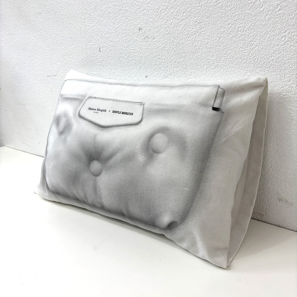 メゾンマルジェラ × ジェントルモンスター Maison Margiela GENTLE MONSTER コラボクッション プリント グラムスラム ノベルティ 非売品 ●