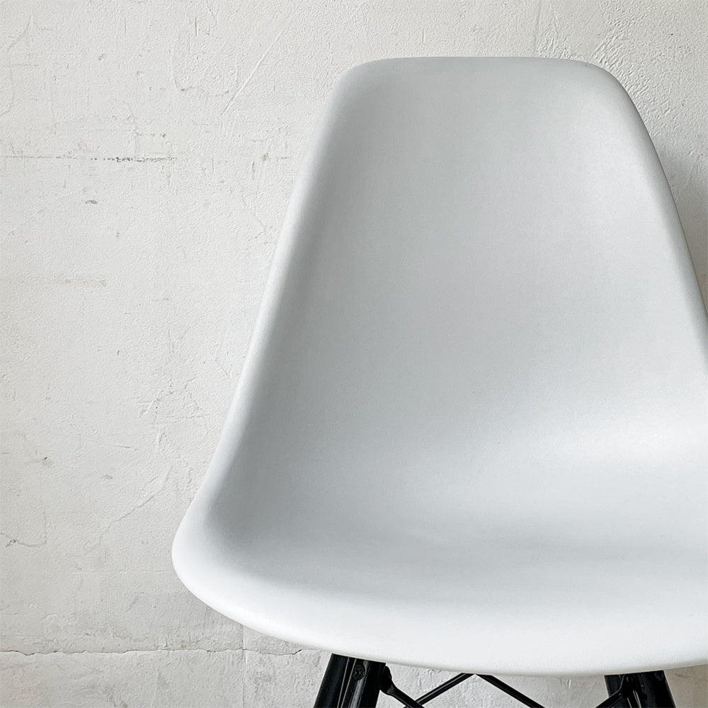 ハーマンミラー HermanMiller サイドシェルチェア ドゥエルレッグ DSW アルパイン × エボニー ポリプロピレン製 イームズ ミッドセンチュリー ★