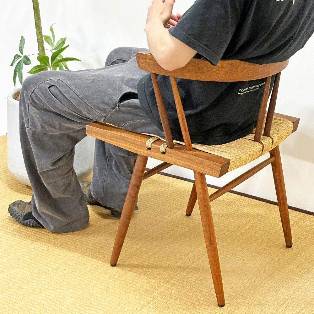 桜製作所 グラスシートチェア GRASS SEATED CHAIR  アームチェア ウォールナット無垢材 い草 ジョージ・ナカシマ George Nakashima 焼印有 ●