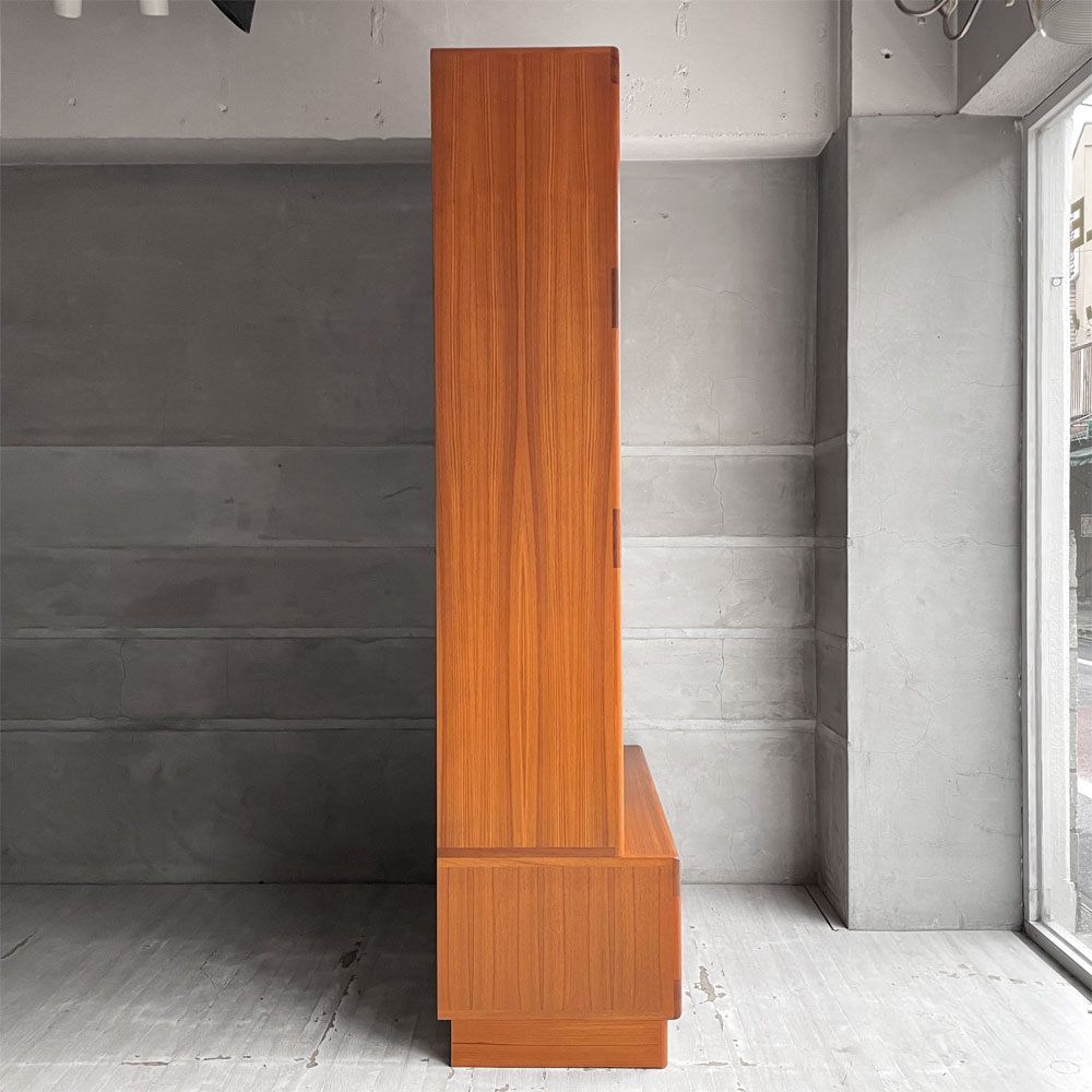 デューロン dyrlund ビンテージ リビングボード キャビネット 食器棚 ディスプレイシェルフ チーク無垢材 蛇腹扉 ロールトップ デンマークビンテージ 北欧家具 上下分割可  ♪