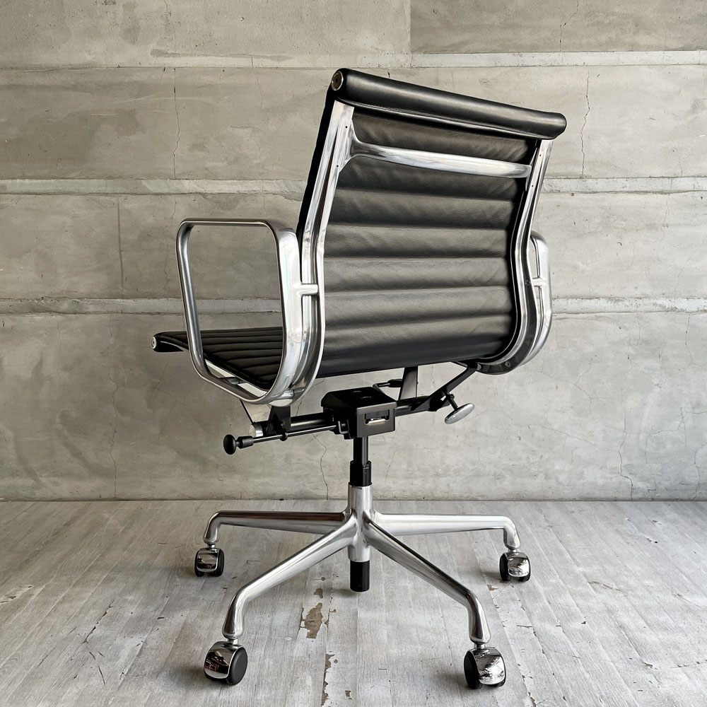 ハーマンミラー Herman Miller イームズアルミナムグループ マネジメントチェア アルミバフベース ガス圧昇降 5本脚キャスター 本革 レザー ブラック E ♪