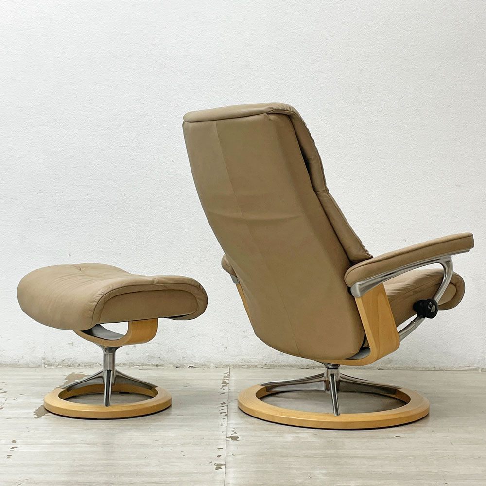 エコーネス EKORNES ビュー View ストレスレスチェア stressless リクライニングチェア シグニチャーベース Mサイズ オットマン付き 牛革 定価499,400円 ●