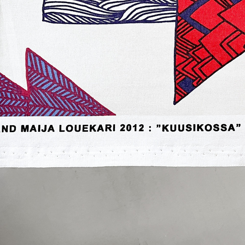 マリメッコ marimekko クーシコッサ Kuusikosssa もみの木 ファブリック 赤 マルチカラー 146×143cm Maija Louekari フィンランド 北欧雑貨 ■