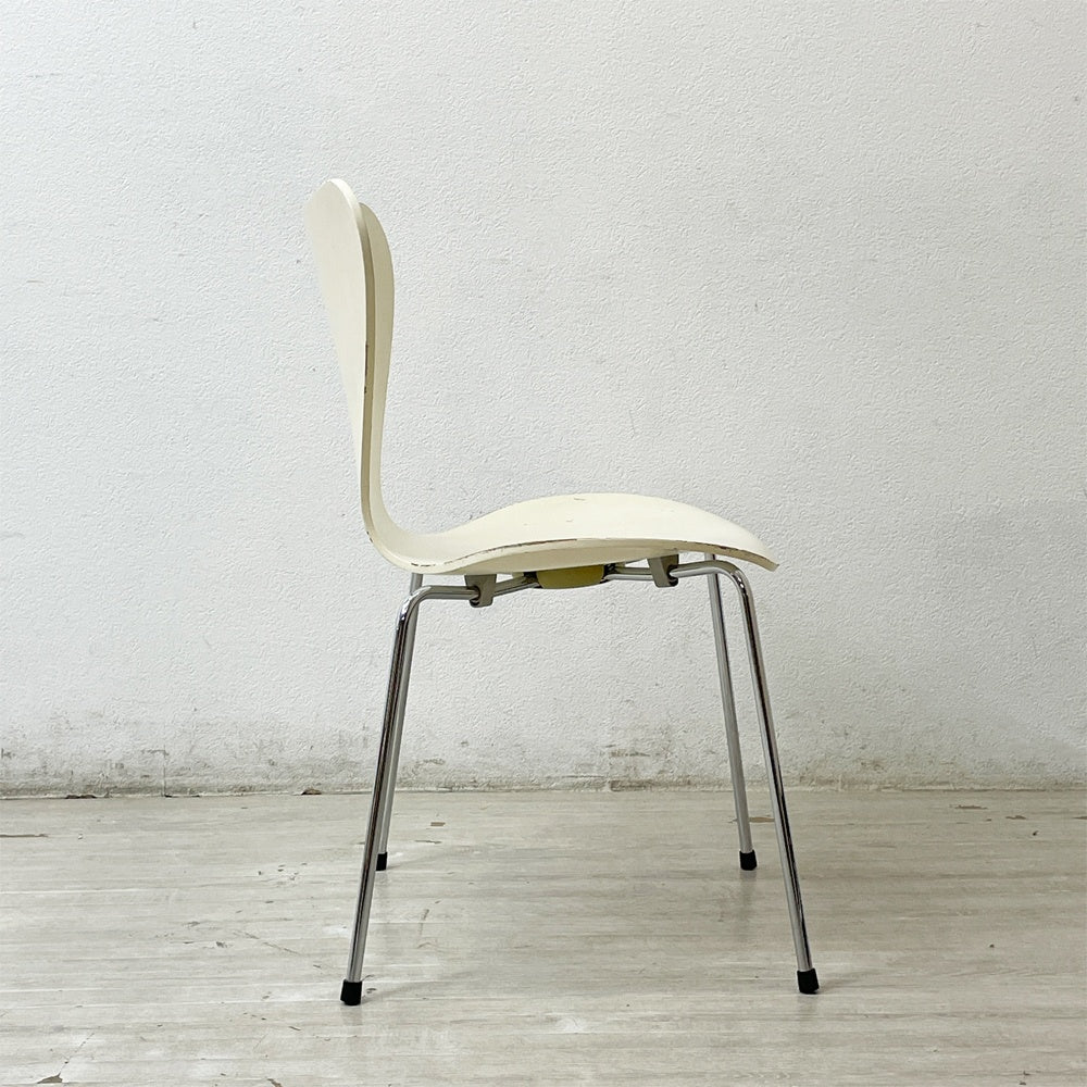 フリッツハンセン Fritz Hansen セブンチェア ホワイト ラッカー仕上げ アルネ・ヤコブセン スタッキングチェア 北欧 デンマーク B ●