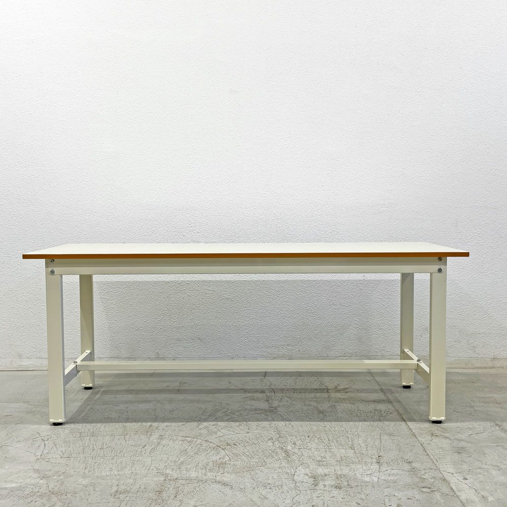 サカエ 軽量作業台 アイボリー W180cm テーブル デスク ポリエステル天板 ホワイト 耐荷重300kg アジャスター付き 参考価格約42,878円 〓