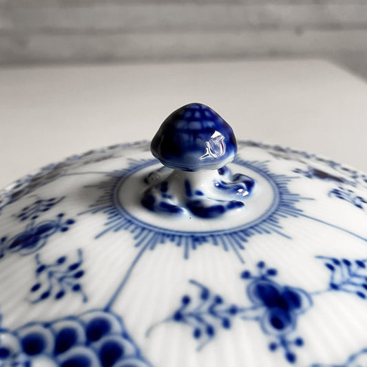 ロイヤルコペンハーゲン ROYAL COPENHAGEN ブルーフルーテッド ハーフレース スープカップ&ソーサー 陶器 北欧食器 廃番 箱付き 未使用 D ♪