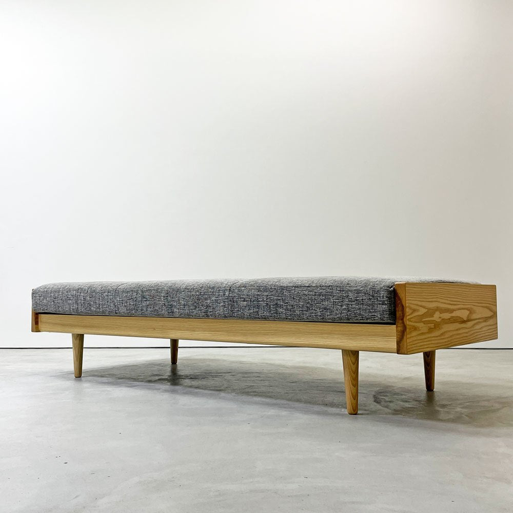 グラフ graf × 相合家具 SOGO adシリーズ デイベッドベンチ Day bed bench ホワイトアッシュ材 グレー系 ファブリック W171cm ●