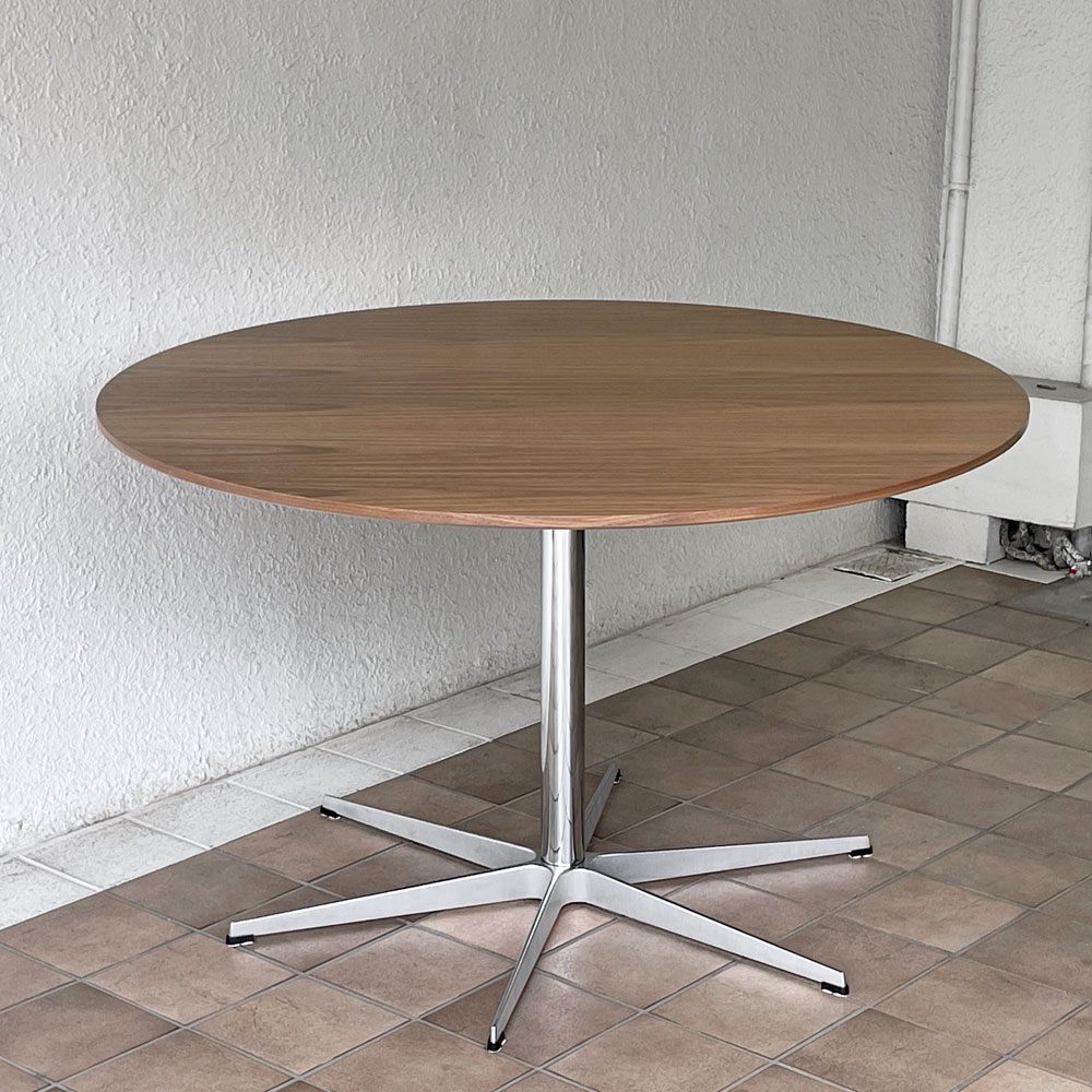 フリッツハンセン Fritz Hansen 円テーブル A825 ダイニングテーブル Φ120cm ウォールナット天板 アルネ・ヤコブセン 天板未使用品 2026年製 北欧家具 デンマーク 定価￥617,980- ◇