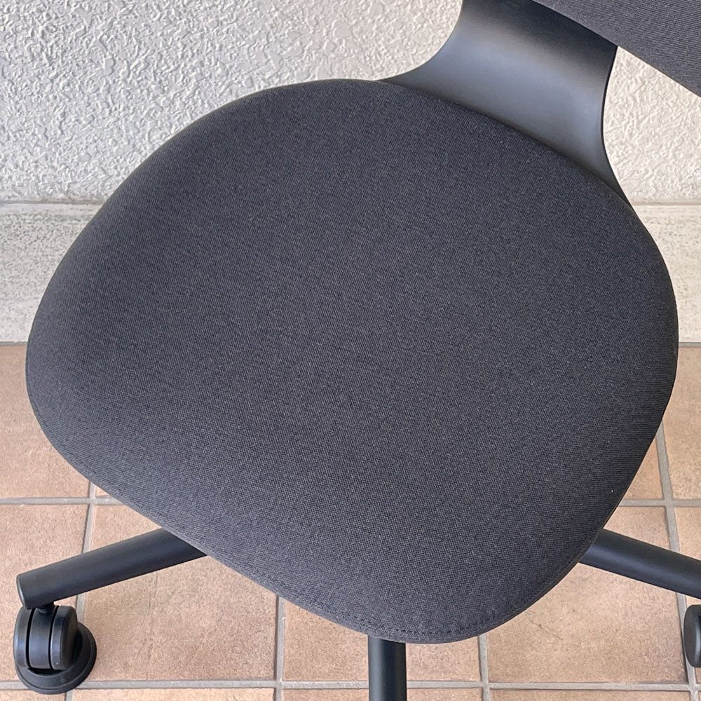 ヴィトラ vitra ルーキー Rookie デスクチェア キャスターチェア コンスタンチン・グルチッチ ダークグレー系ファブリック 定価￥78,100- ◇