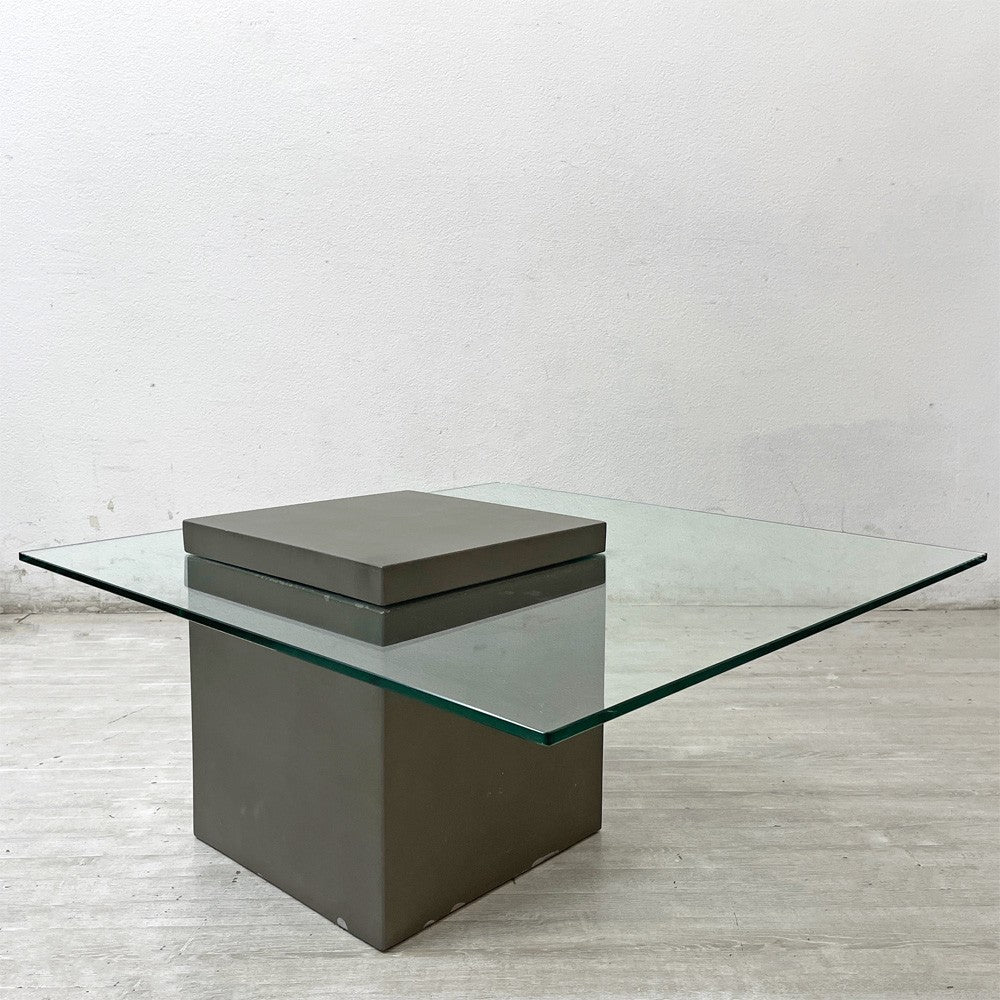 モーダエンカーサ moda en casa フライングテーブル FLYING TABLE コンクリートベース ガラス ローテーブル コーヒーテーブル 定価 ￥74,800- ●