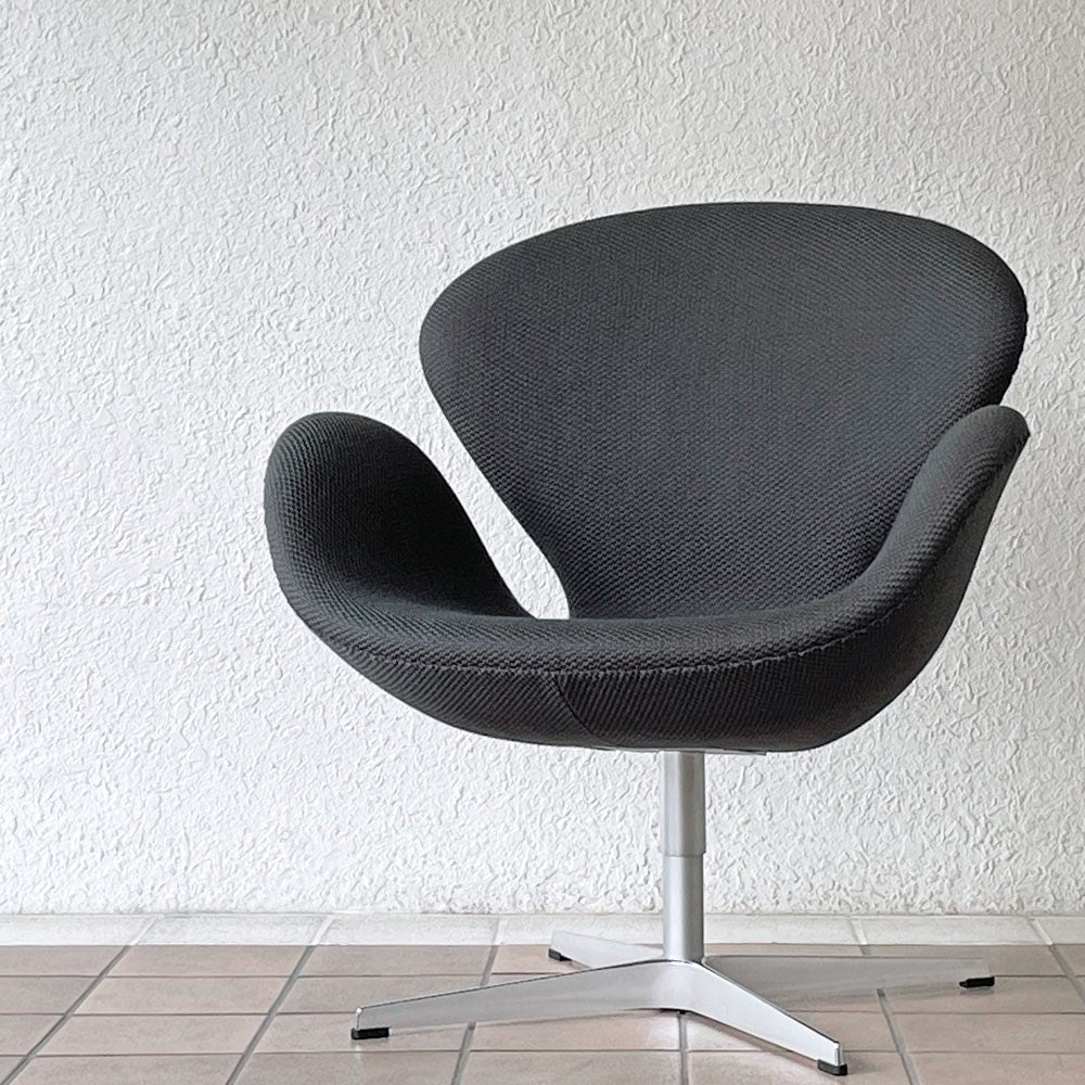 フリッツハンセン Fritz Hansen スワンチェア SWAN ラウンジチェア クヴァドラ SERPENTINE アルネ・ヤコブセン 2024年製 定価734,800円 ◇