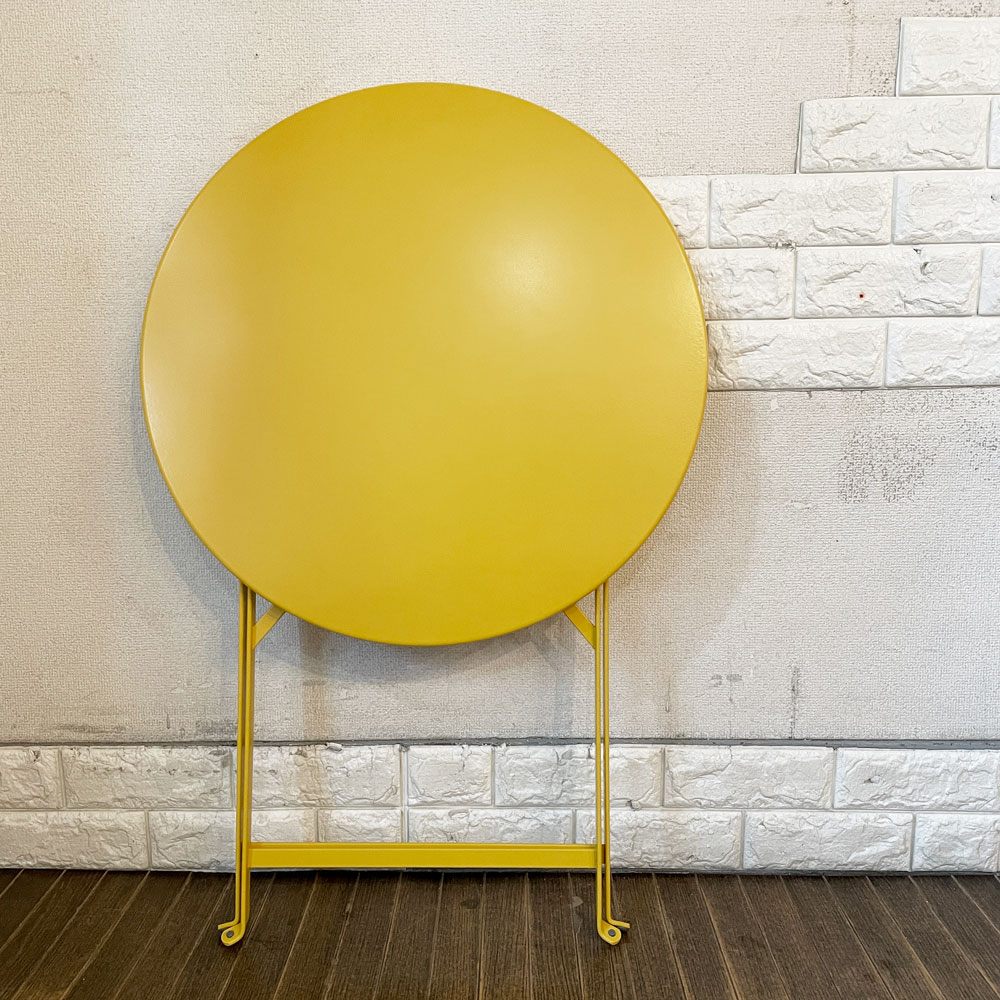 フェルモブ Fermob ビストロ BISTRO ラウンドテーブル ROUND TABLE 60 フォールディング ガーデンテーブル イエロー系 Φ60cm 折りたたみ フランス 定価￥48,400- ◎