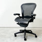 ハーマンミラー Herman Miller アーロンチェア Bサイズ ランバーサポート フル装備 グラファイトベース ビル・スタンフ ＆ ドン・チャドウィック ババナクッション新品●