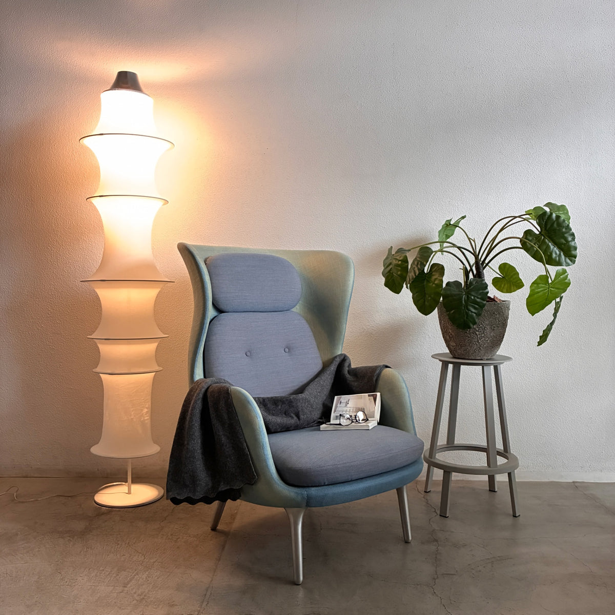 フリッツハンセン Fritz Hansen ロオチェア RO JH1 ラウンジチェア ファブリック Faded Denim Blue アルミベース ハイメ・アジョン 現行定価￥526,680以上 〓