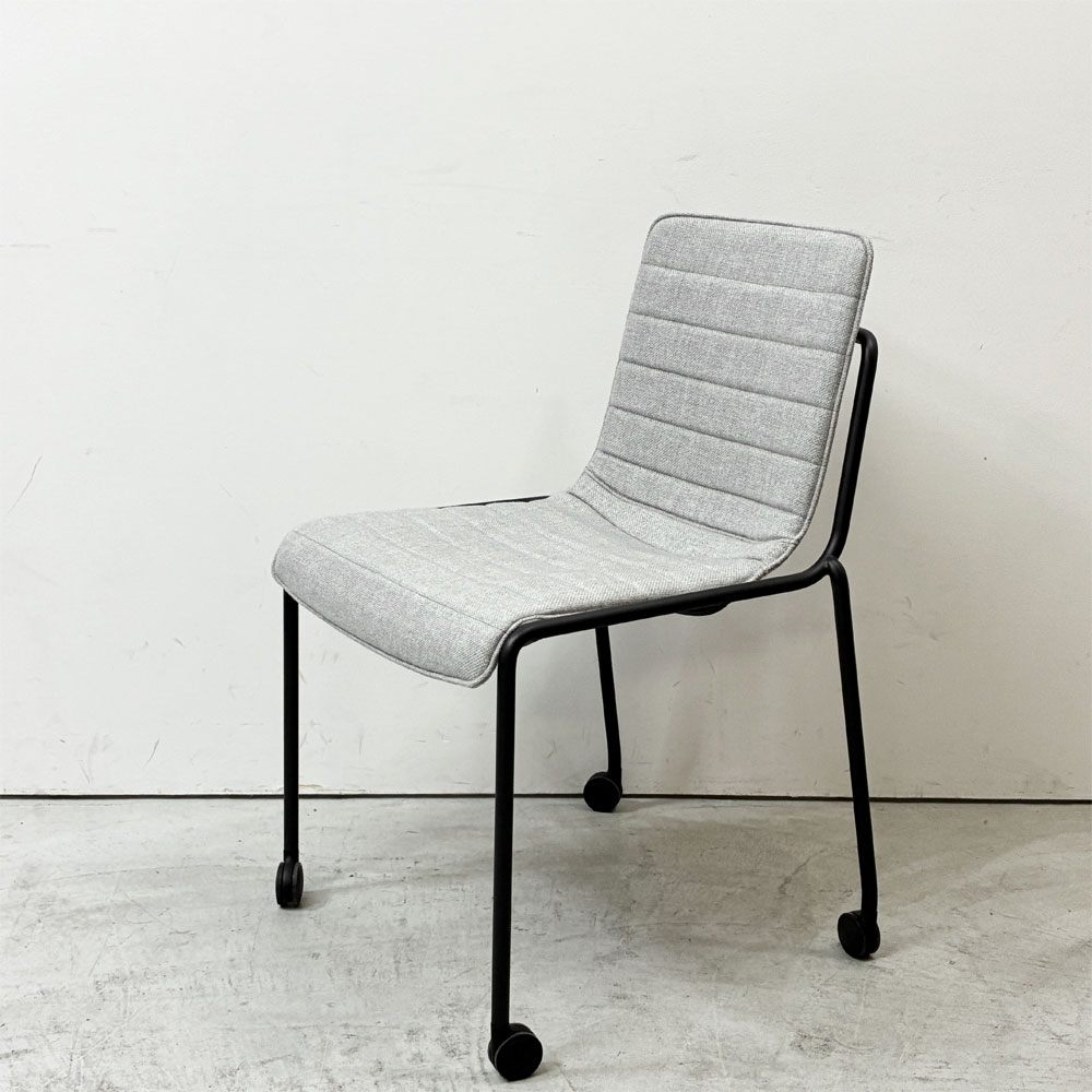 コクヨ KOKUYO オフセットフレームチェア offset frame chair オフィスチェア スタッキングチェア 4脚セット 4本脚 ファブリックシート スカイグレー キャスター 総定価￥274,800- B ●