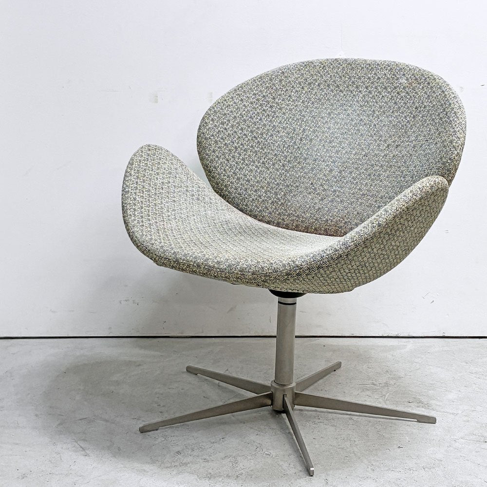 ボーコンセプト BoConcept オギ OGI ラウンジチェア ファブリック グレー系 ベージュ系 5本レッグ 回転式 デンマーク ●