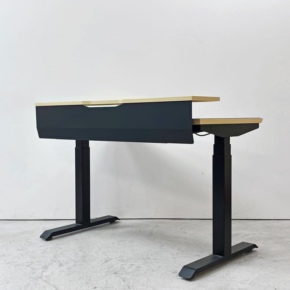 コクヨ KOKUYO ハイエンドシリーズ シークエンス SEQUENCE 電動昇降デスク W1150 チルトテーブル ベーシックレバー ハイグレードカラー ウォームミディアム天板×ブラック脚 定価￥294,910- ●