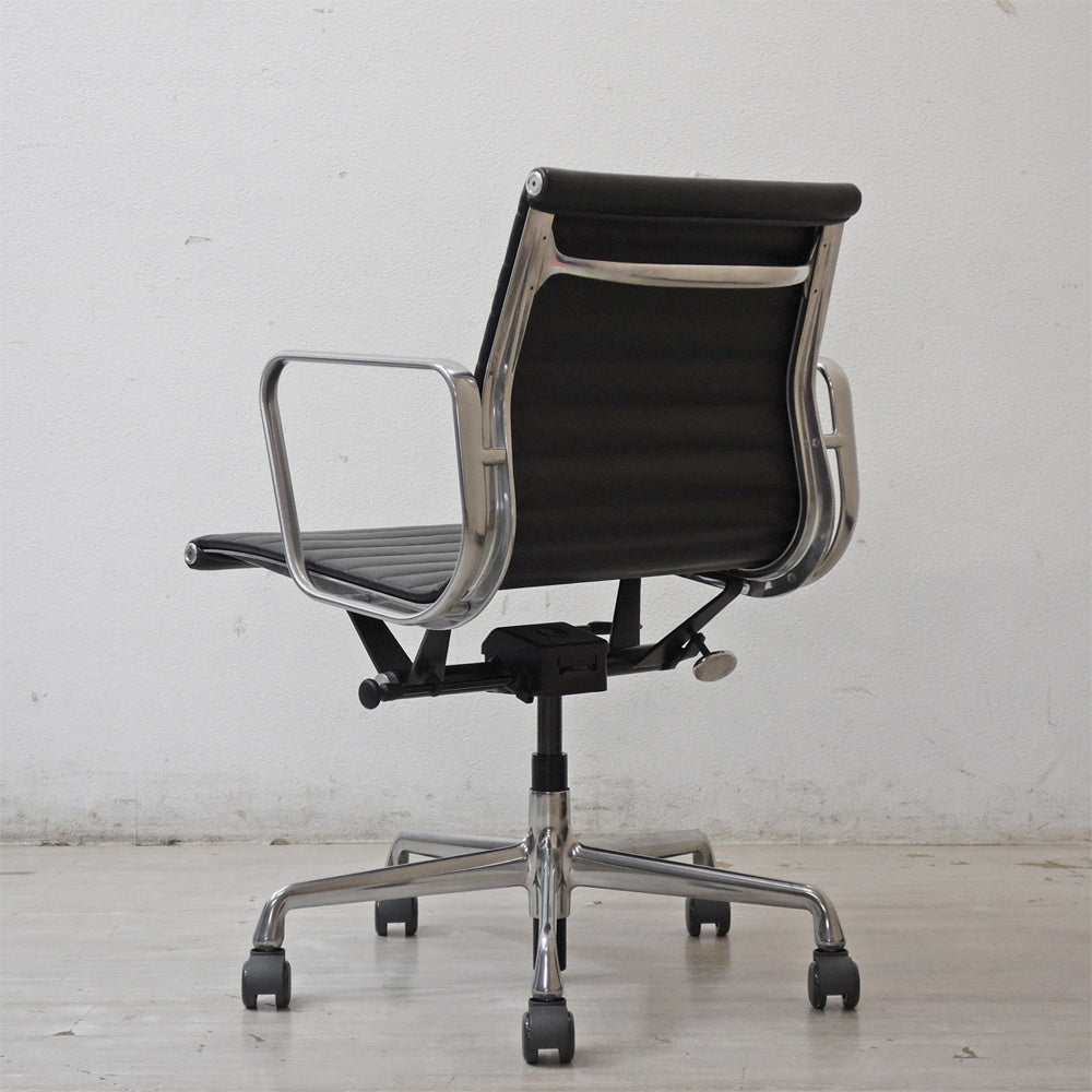 ハーマンミラー Herman Miller イームズアルミナムグループチェア マネージメントチェア アルミバフベース ガス圧昇降仕様 5本脚 キャスタータイプ 本革 イームズ C ●
