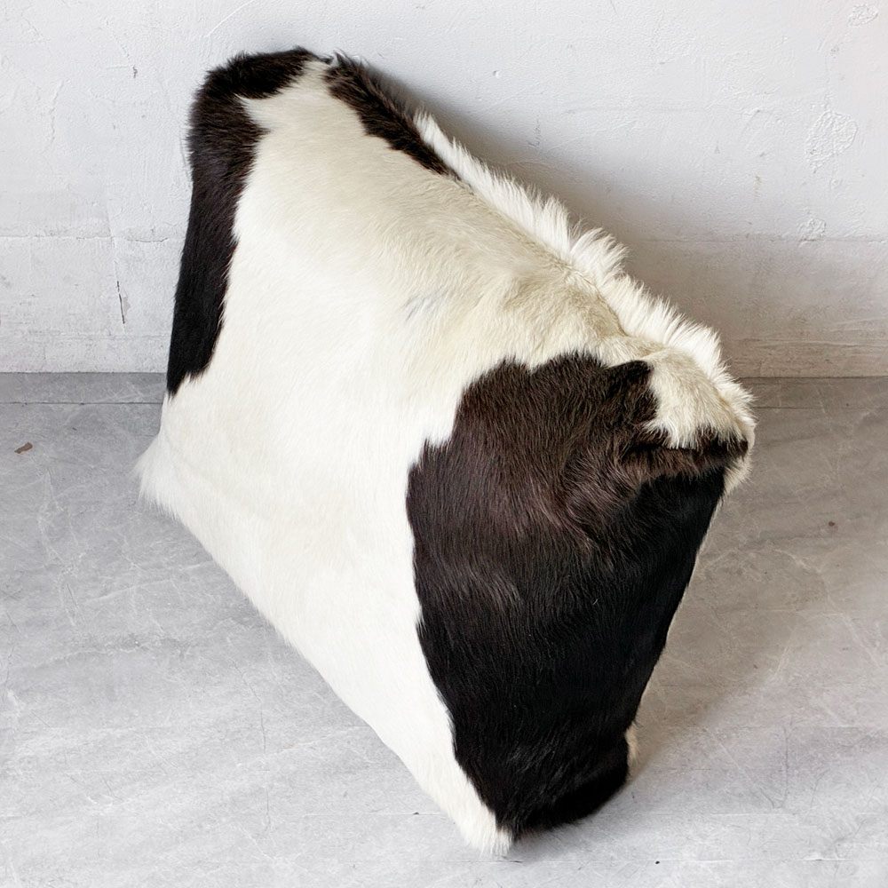 カウクッション 牛革 カウハイド ソファクッション フェザー 毛皮 ハラコ ダークブラウン×ホワイト 65×47㎝ モダン A ★