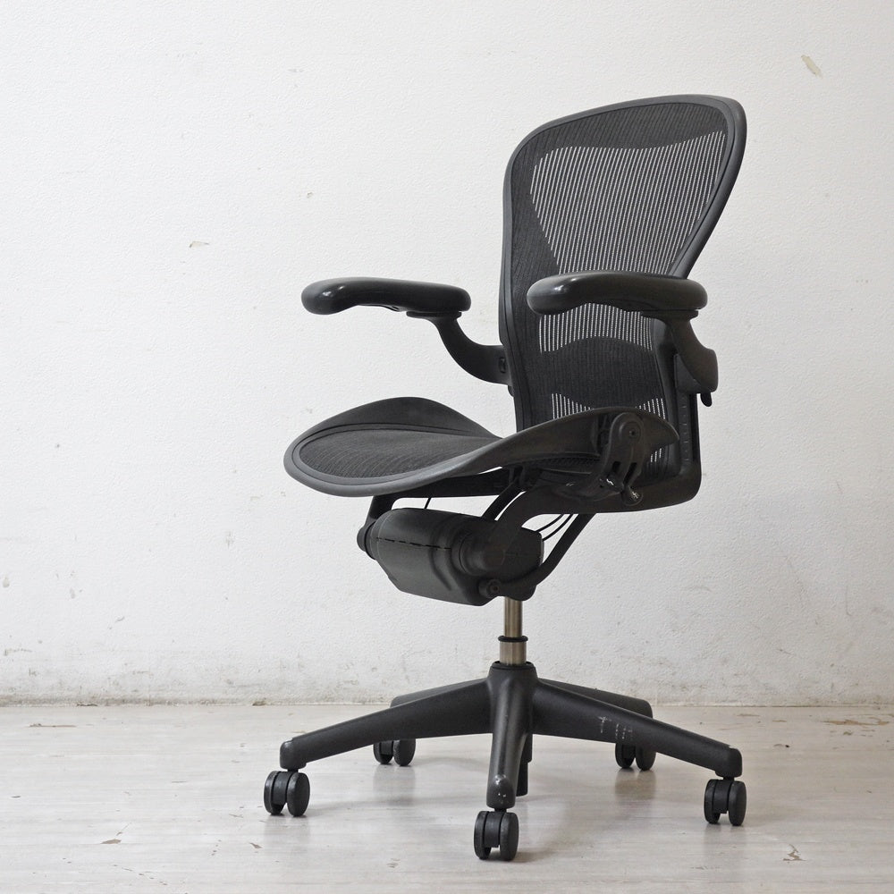 ハーマンミラー Herman Miller アーロンチェア Bサイズ ランバーサポート フル装備 グラファイトベース ビル・スタンフ ＆ ドン・チャドウィック ●