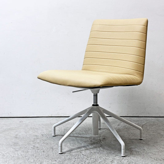 アンドリューワールド Andreu World フレックス エグゼクティブ Flex Executive ローバックチェア 回転式スターベース 本革 参考定価約278,630-●