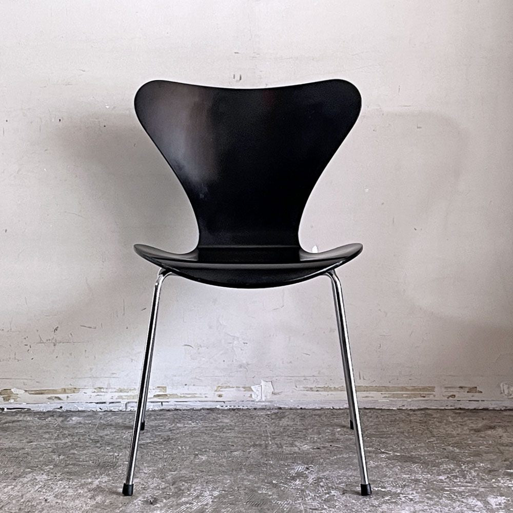 フリッツハンセン Fritz Hansen セブンチェア ブラックラッカー アルネ・ヤコブセン スタッキングチェア デンマーク 1997年製 A ■