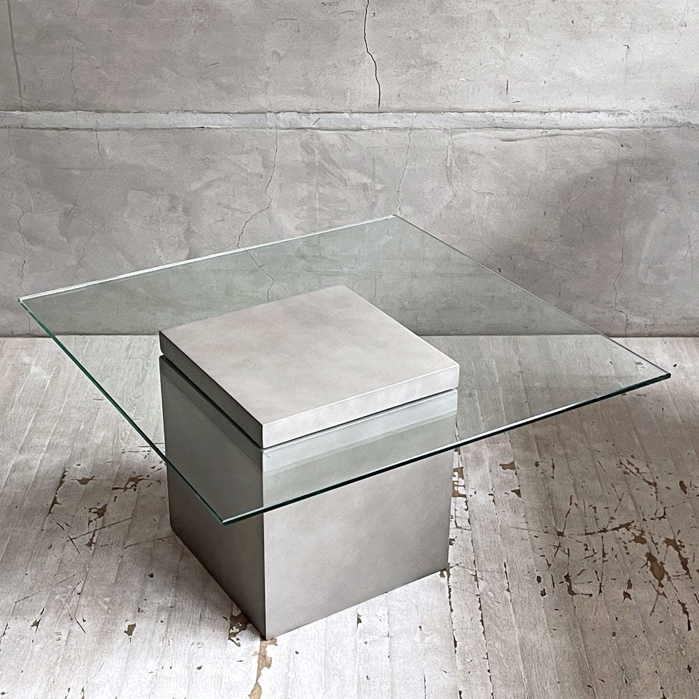 モーダエンカーサ moda en casa フライングテーブル FLYING TABLE コンクリートベース ガラス ローテーブル 定価 ￥75,900- ♪