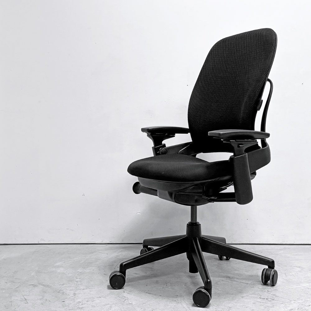 スチールケース Steelcase リープチェア Leap デスクチェア エルゴノミクスチェア 高機能チェア キャスター付き ファブリック ブラック ●
