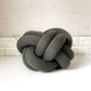 デザインハウスストックホルム DESIGN HOUSE Stockholm ノットクッション Knot Cushion フォレストグリーン 定価￥19,800- ◎