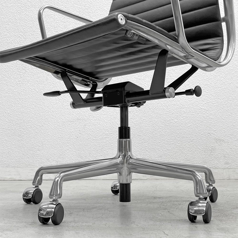 ハーマンミラー Herman Miller イームズアルミナムグループチェア マネージメントチェア アルミバフベース ガス圧昇降 5本脚 キャスター 本革 〓