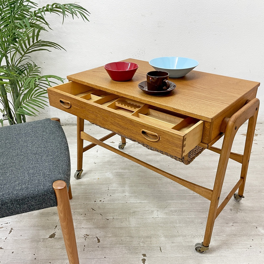 デンマークビンテージ Danish Vintage ソーイングテーブル サイドテーブル オーク材ラタンバスケット キャスター付き 北欧家具 ●