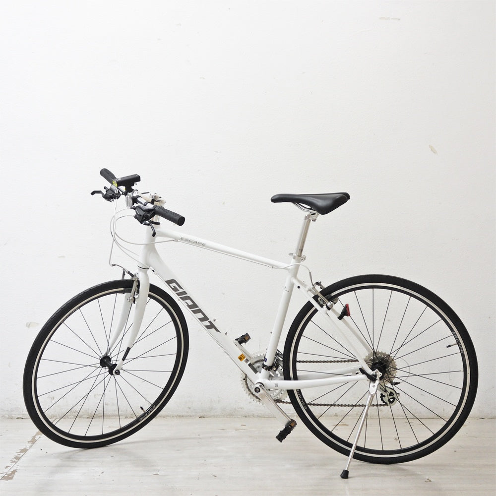 ジャイアント GIANT クロスバイク ESCAPE R3 ホワイト size M 3×8 24段変速 自転車 2021年製 ●