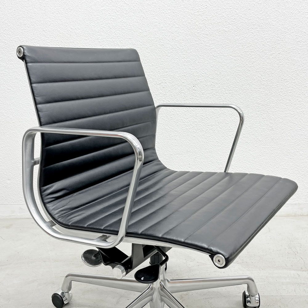 ハーマンミラー Herman Miller イームズアルミナムグループチェア マネージメントチェア アルミバフベース ガス圧昇降仕様 5本脚キャスタータイプ 本革 イームズ B 〓