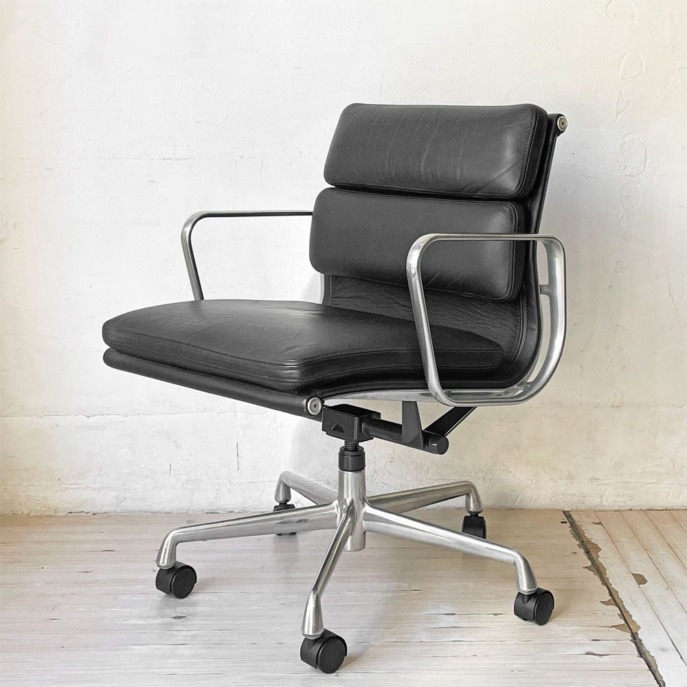 ハーマンミラー Herman Miller ソフトパッドグループ マネジメントチェア ローバック キャスター 5本脚 レザー ブラック イームズ ミッドセンチュリー 定価441,375円 ★