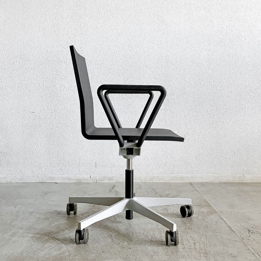 ヴィトラ vitra ゼロフォー .04 スタジオチェア オフィスチェア アームレスト付 ブラック 昇降機能 マールテン・ヴァン・セーヴェレン Maarten Van Severen 定価￥202,400- A 〓
