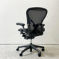 ハーマンミラー Herman Miller アーロンチェア Bサイズ ポスチャーフィット ヘッドレスト付き フル装備 グラファイト ビル・スタンフ＆ドン・チャドウィック ●