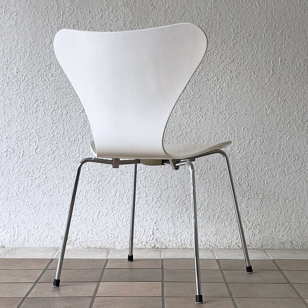 フリッツハンセン Fritz Hansen 3107 セブンチェア ラッカー ホワイト スタッキング フェルトグライズ アルネ・ヤコブセン デンマーク 北欧家具 B ◇