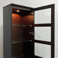 フクラ HUKLA BRT ガラスキャビネット 4段 1ドア 右開き扉 木製フレーム 照明付き モダンデザイン●