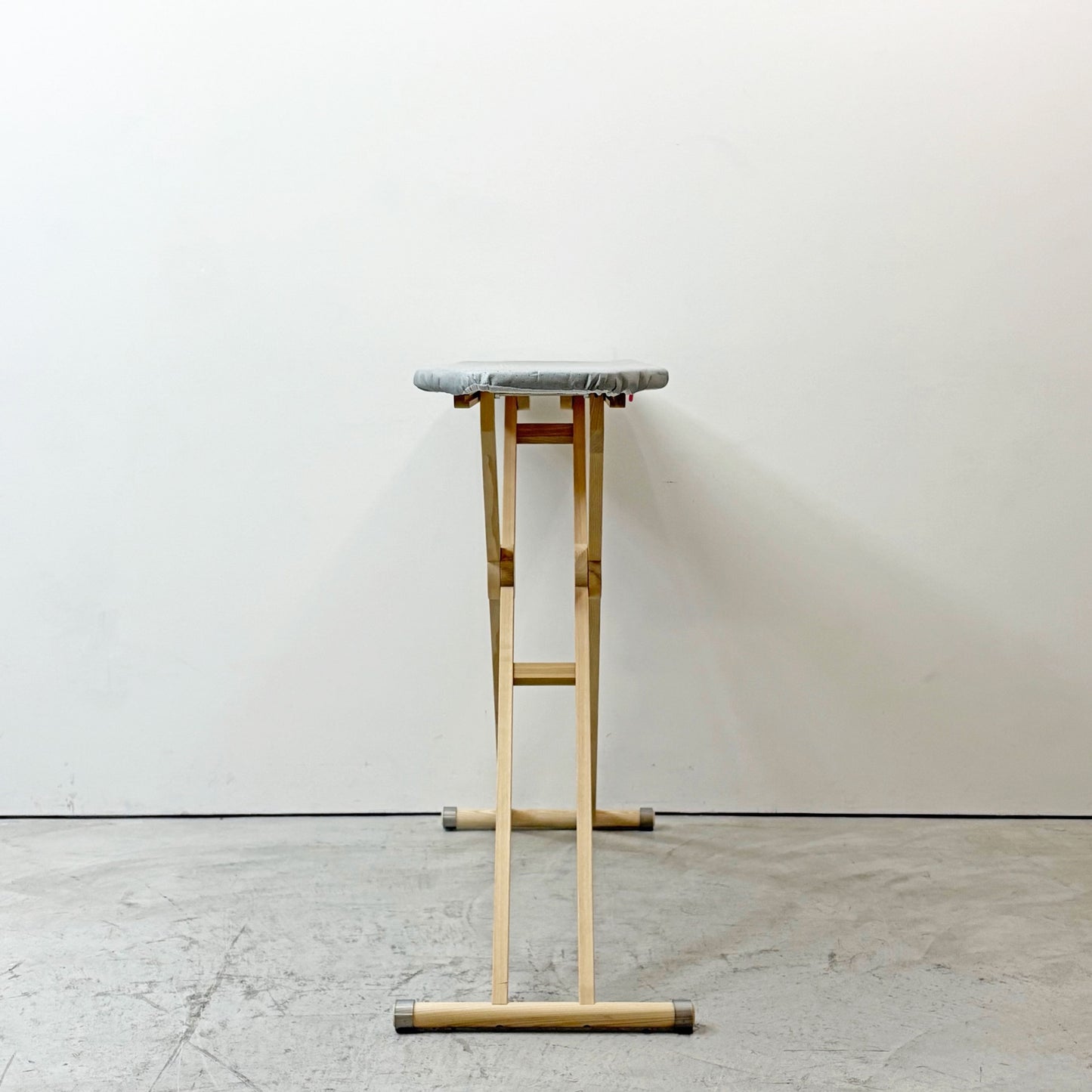 サイドバイサイド SIDE BY SIDE アイロン台 Ironing Board Au Pair アッシュ材 折り畳み 替えカバー付き ドイツ scope取扱い ●