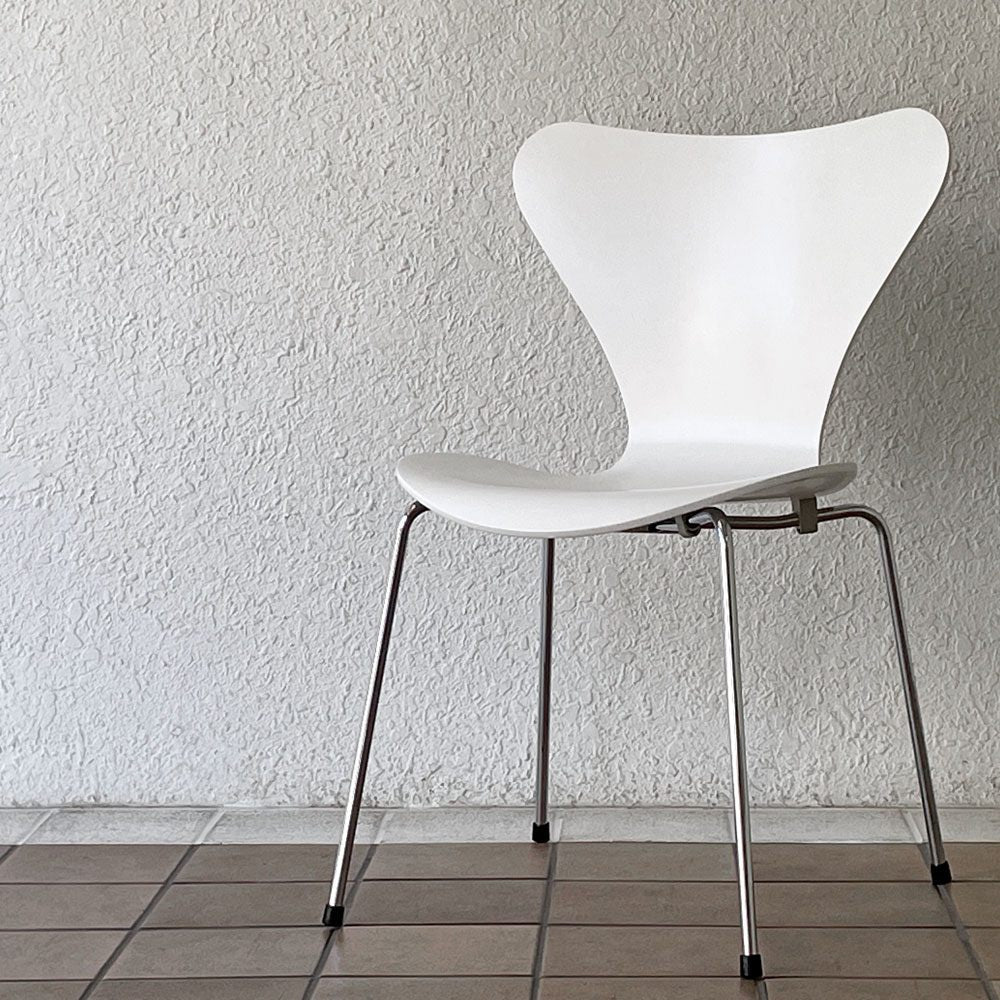 フリッツハンセン Fritz Hansen 3107 セブンチェア ラッカー仕上げ ホワイト スタッキング アルネ・ヤコブセン デンマーク 北欧家具 A ◇