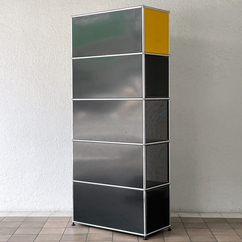 ユーエスエムハラー USMハラー USM Haller モジュラーファニチャー キャビネット シェルフ 1列5段 オープン W77×D37cm ブラック×ゴールデンイエロー パンチング×ガラスパネル 参考価格281,427円以上 ◇