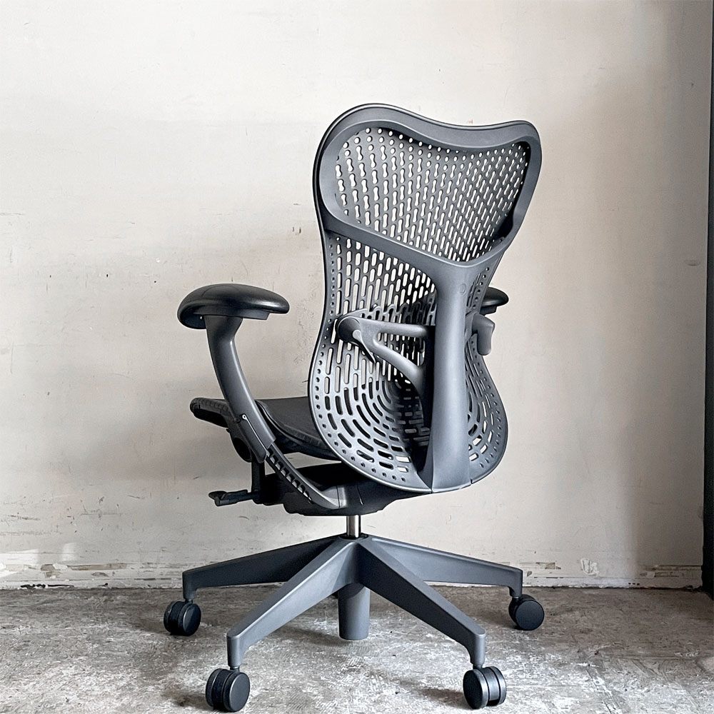 ハーマンミラー Herman Miller ミラ2チェア Mirra2 オフィスチェア デスクチェア ブラック×グラファイトカラー メッシュシート スタジオ7.5 ■