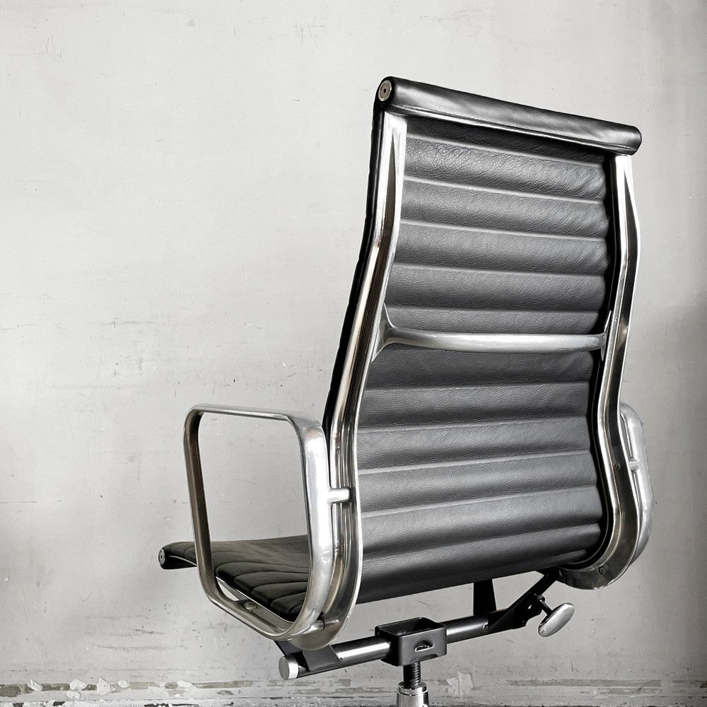 ハーマンミラー Herman Miller アルミナムグループ エグゼクティブチェア ハイバック レザーシート 本革 ブラック 5本脚 C&Rイームズ ミッドセンチュリー ■