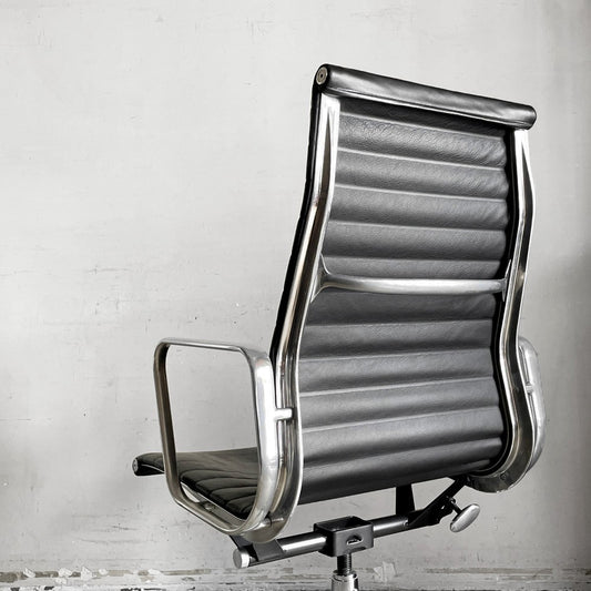 ハーマンミラー Herman Miller アルミナムグループ エグゼクティブチェア ハイバック レザーシート 本革 ブラック 5本脚 C&Rイームズ ミッドセンチュリー ■